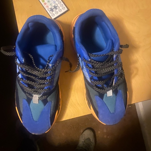 Not my style of shoes Size 9 yeezys - Picture 1 of 3